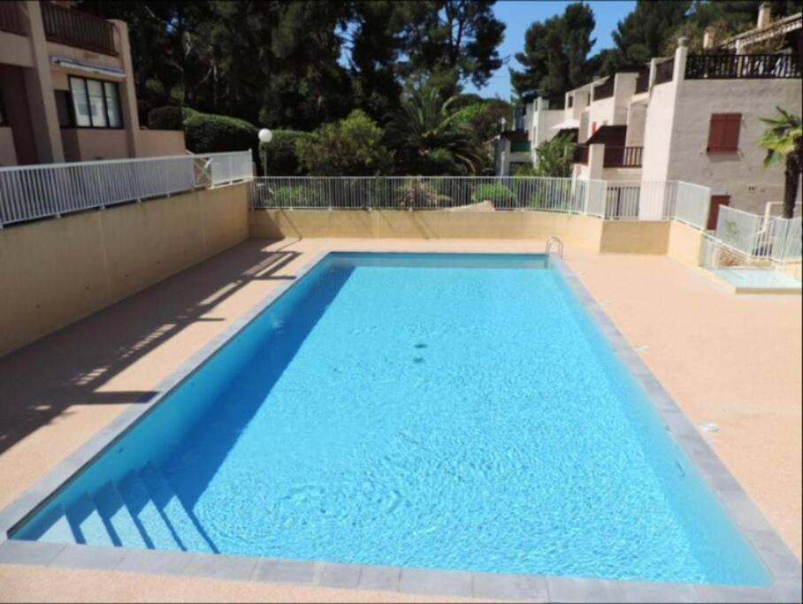 Superbe Appartement En Bord De Mer Bandol Exterior photo